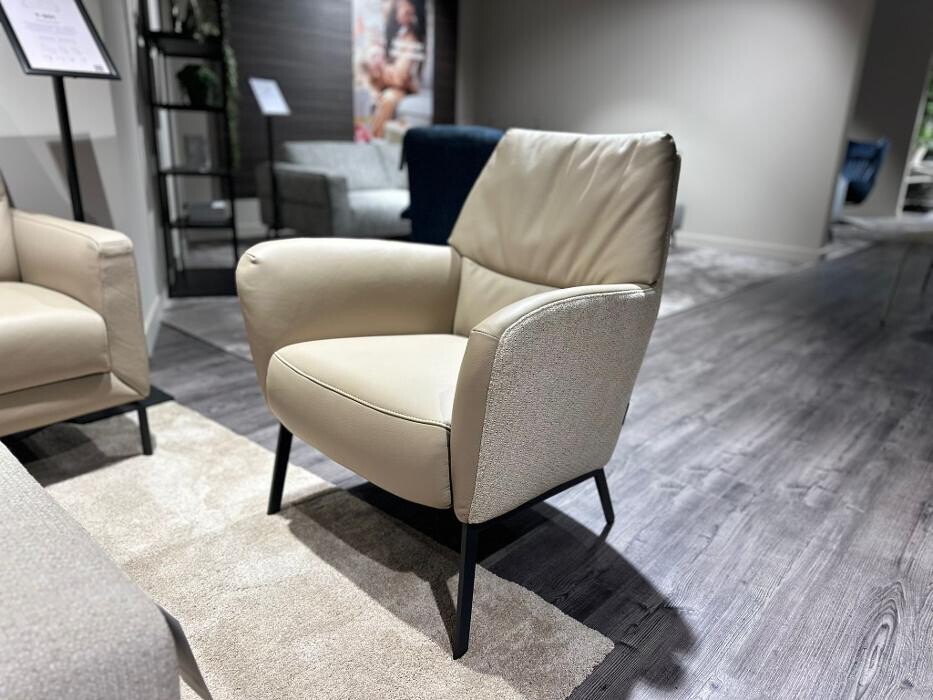 Foto's Meubelwinkel Prominent Leiderdorp | Relaxstoelen | Sta-op stoelen | Banken