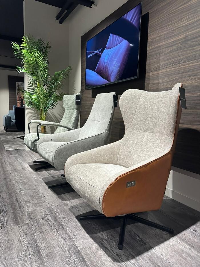 Foto's Meubelwinkel Prominent Leiderdorp | Relaxstoelen | Sta-op stoelen | Banken