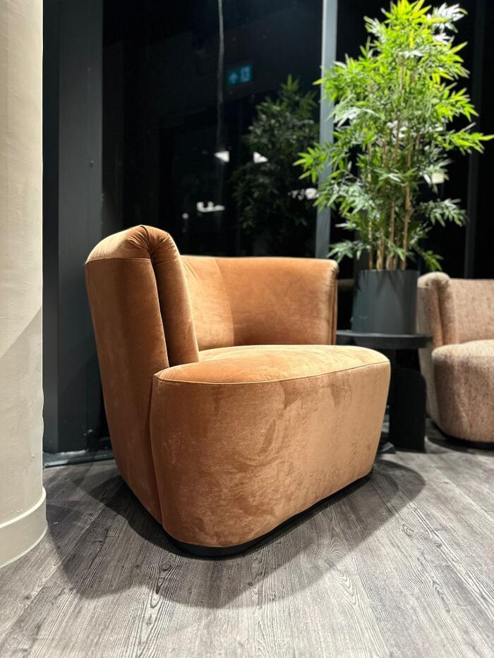 Foto's Meubelwinkel Prominent Leiderdorp | Relaxstoelen | Sta-op stoelen | Banken