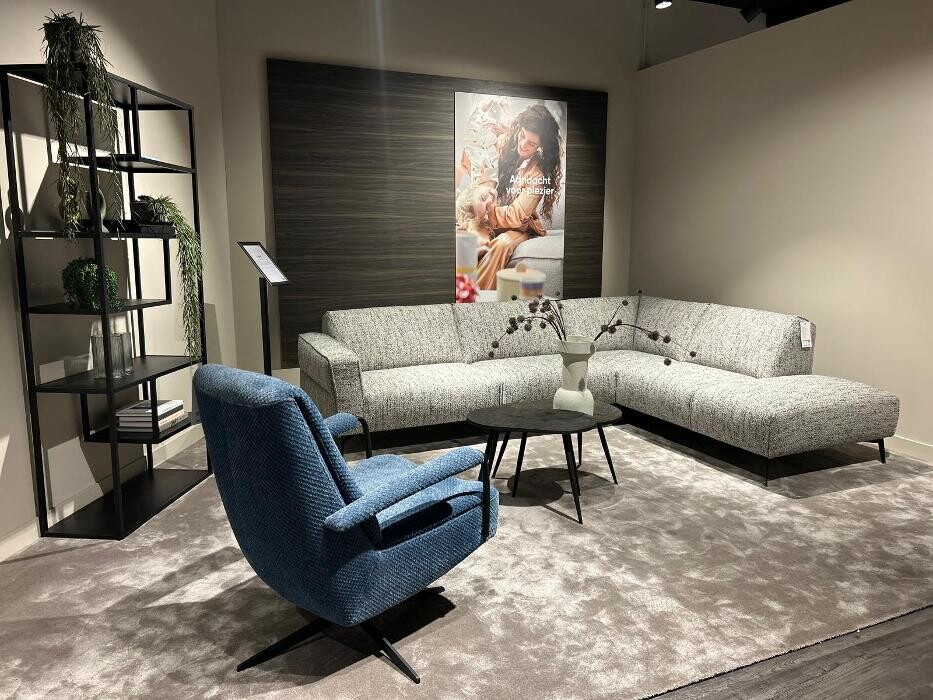 Foto's Meubelwinkel Prominent Leiderdorp | Relaxstoelen | Sta-op stoelen | Banken