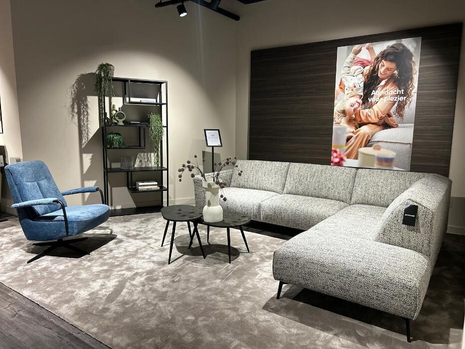 Foto's Meubelwinkel Prominent Leiderdorp | Relaxstoelen | Sta-op stoelen | Banken