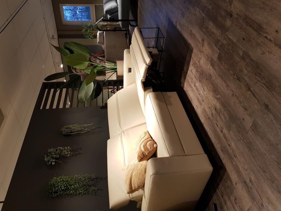 Foto's Meubelwinkel Prominent Amstelveen | Relaxstoelen | Sta-op stoelen | Banken