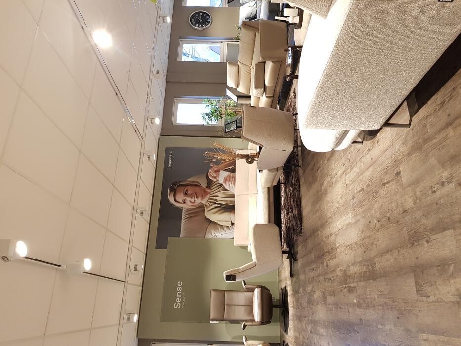 Foto's Meubelwinkel Prominent Amstelveen | Relaxstoelen | Sta-op stoelen | Banken