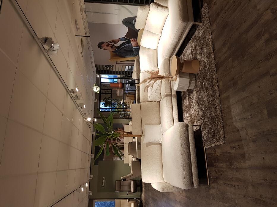 Foto's Meubelwinkel Prominent Amstelveen | Relaxstoelen | Sta-op stoelen | Banken