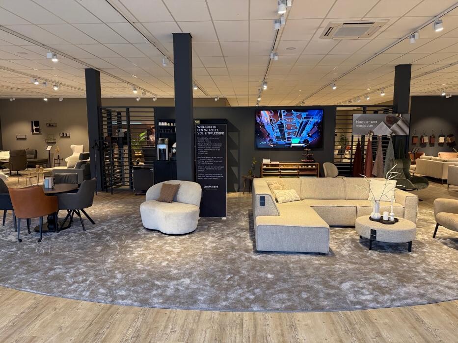 Foto's Meubelwinkel Prominent Roden | Relaxstoelen | Sta-op stoelen | Banken