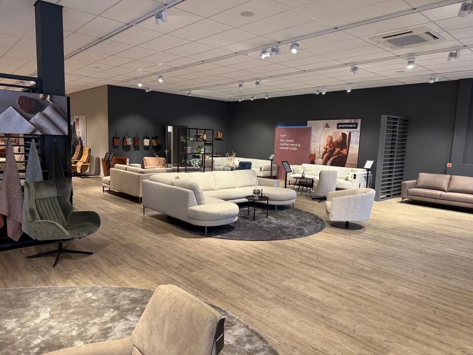 Foto's Meubelwinkel Prominent Roden | Relaxstoelen | Sta-op stoelen | Banken