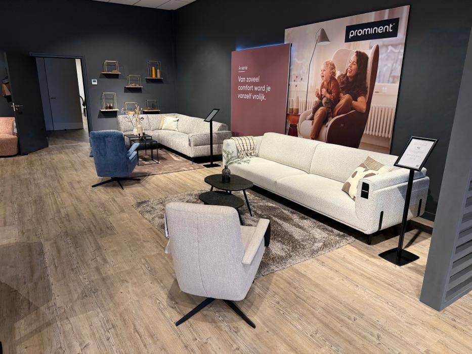 Foto's Meubelwinkel Prominent Roden | Relaxstoelen | Sta-op stoelen | Banken