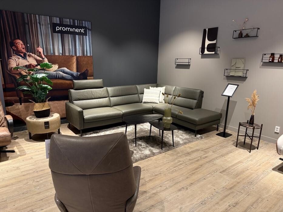 Foto's Meubelwinkel Prominent Roden | Relaxstoelen | Sta-op stoelen | Banken