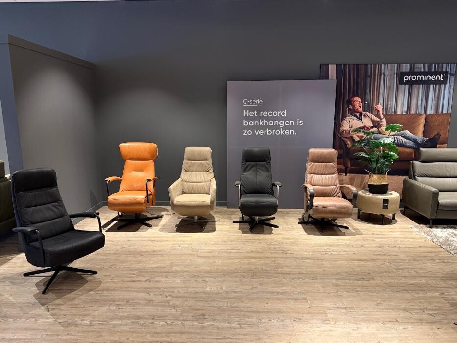 Foto's Meubelwinkel Prominent Roden | Relaxstoelen | Sta-op stoelen | Banken