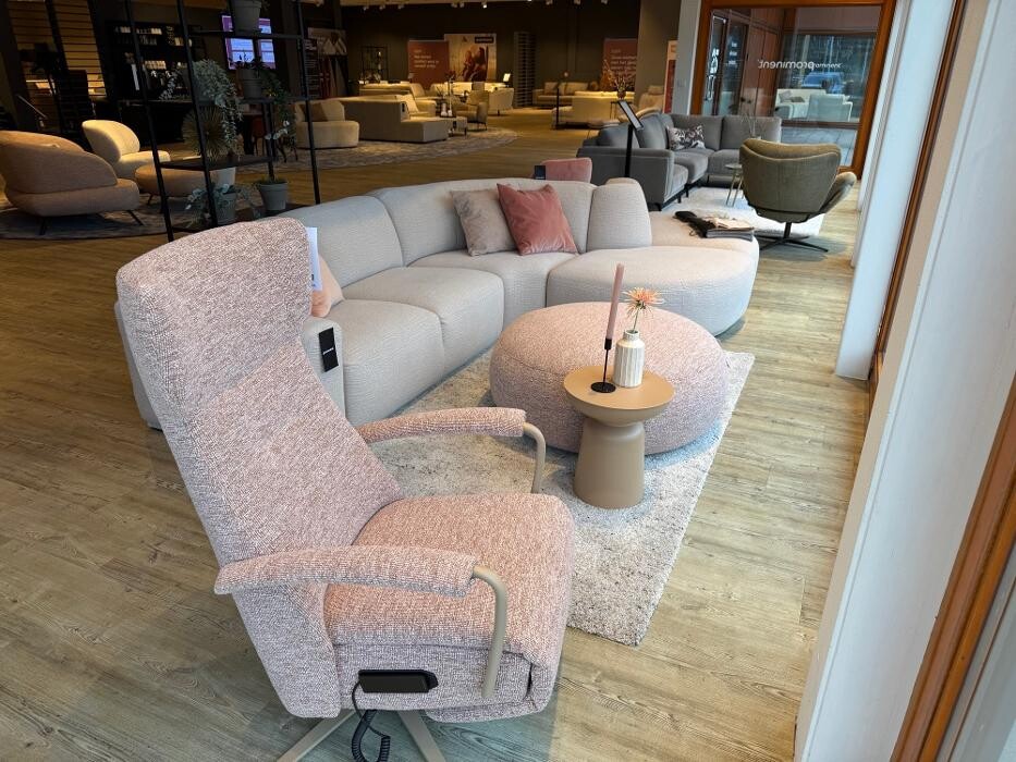 Foto's Meubelwinkel Prominent Roden | Relaxstoelen | Sta-op stoelen | Banken