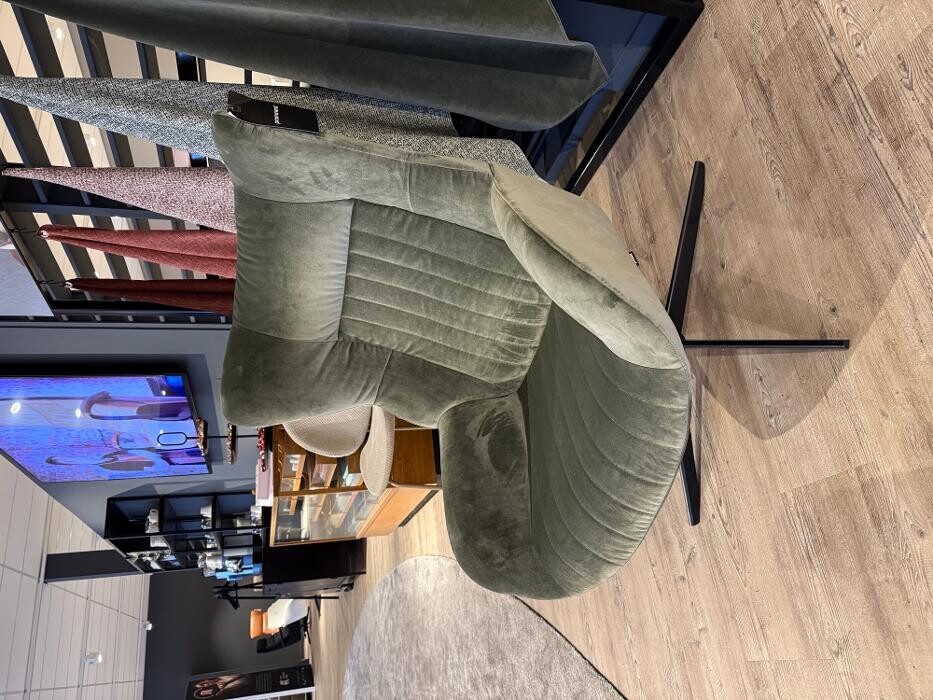 Foto's Meubelwinkel Prominent Roden | Relaxstoelen | Sta-op stoelen | Banken