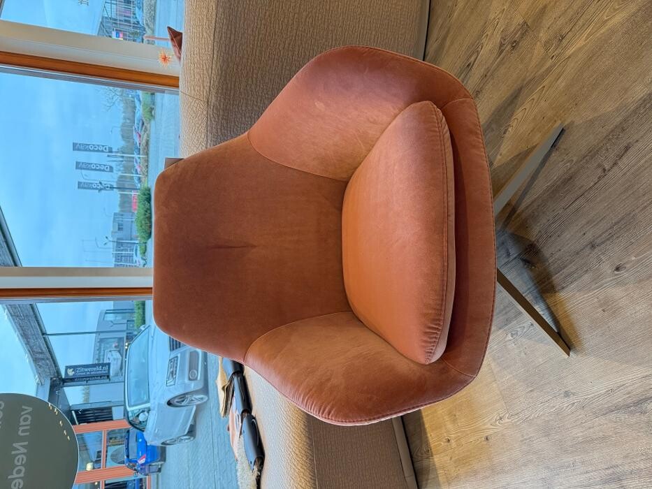 Foto's Meubelwinkel Prominent Roden | Relaxstoelen | Sta-op stoelen | Banken