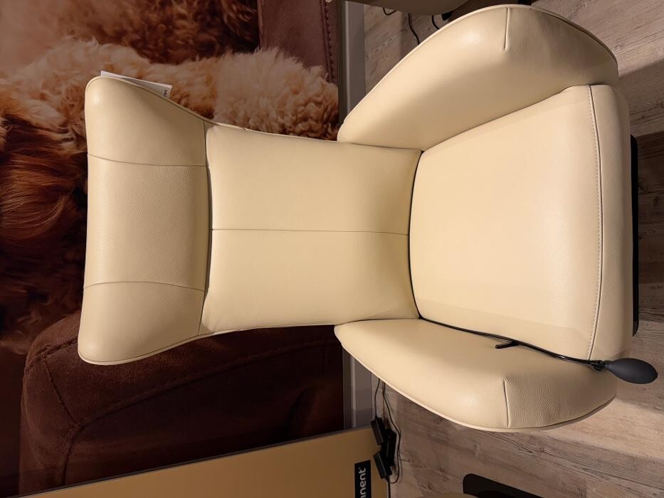 Foto's Meubelwinkel Prominent Roden | Relaxstoelen | Sta-op stoelen | Banken