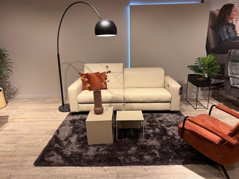 Foto's Meubelwinkel Prominent Roden | Relaxstoelen | Sta-op stoelen | Banken