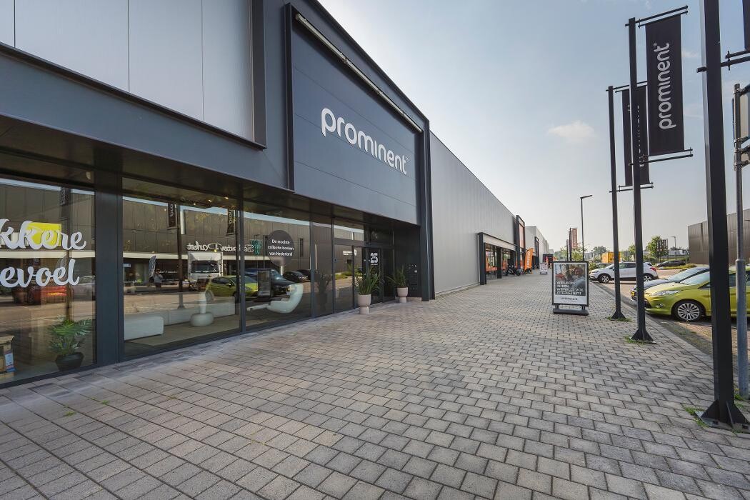 Foto's Meubelwinkel Prominent Waalwijk | Relaxstoelen | Sta-op stoelen | Banken