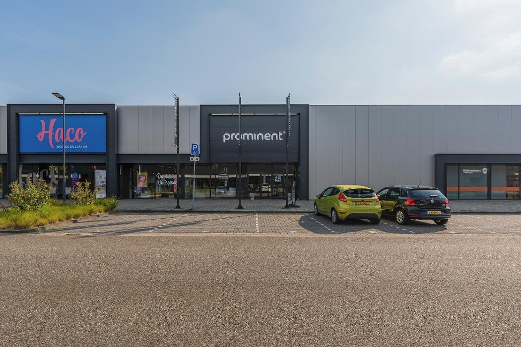 Foto's Meubelwinkel Prominent Waalwijk | Relaxstoelen | Sta-op stoelen | Banken
