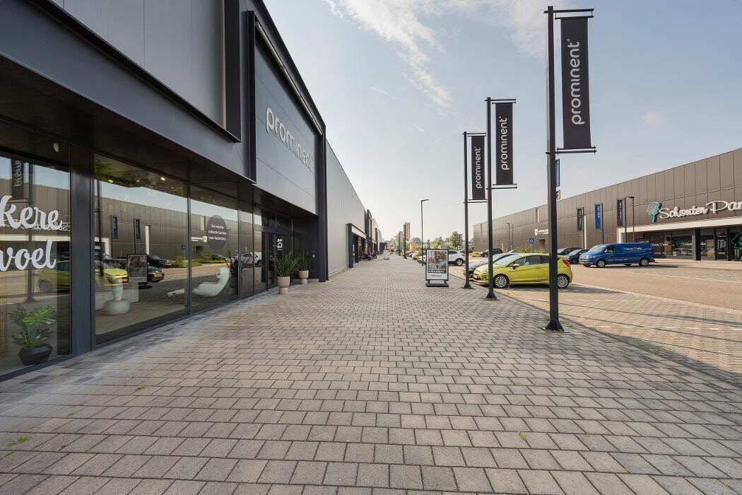 Foto's Meubelwinkel Prominent Waalwijk | Relaxstoelen | Sta-op stoelen | Banken