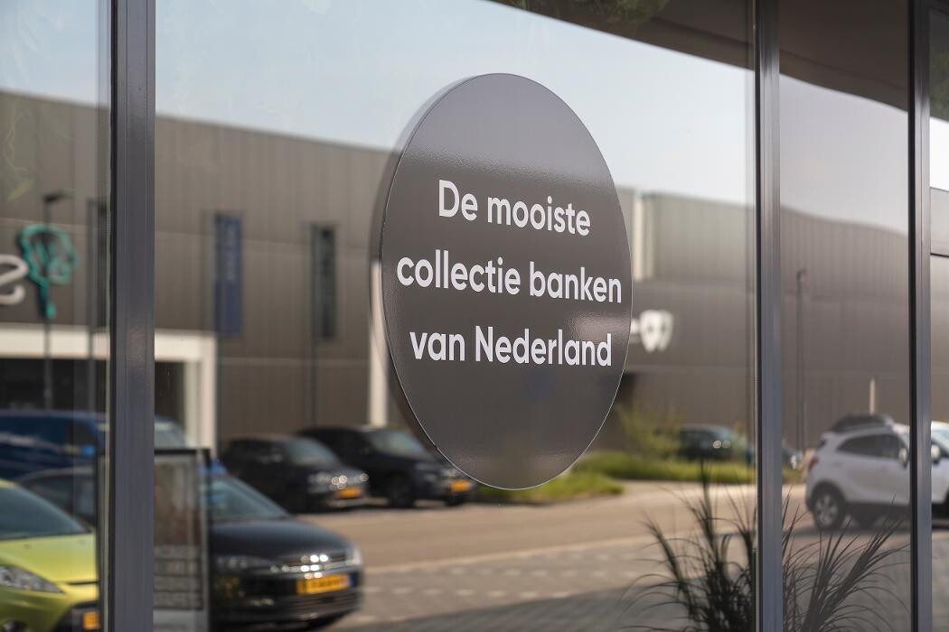 Foto's Meubelwinkel Prominent Waalwijk | Relaxstoelen | Sta-op stoelen | Banken