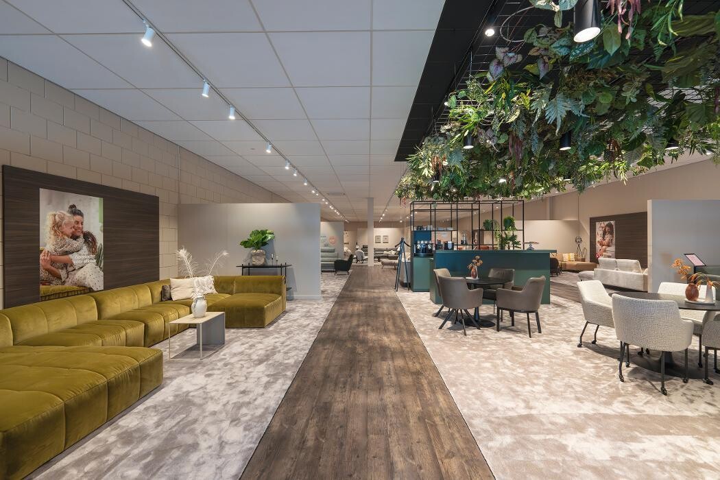 Foto's Meubelwinkel Prominent Waalwijk | Relaxstoelen | Sta-op stoelen | Banken