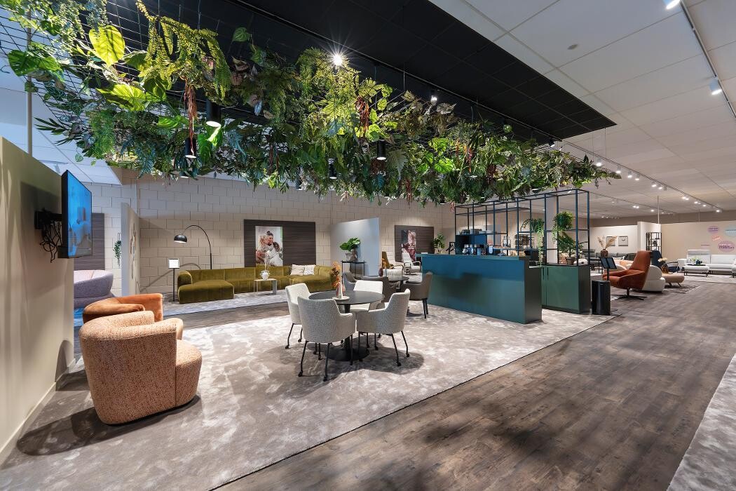 Foto's Meubelwinkel Prominent Waalwijk | Relaxstoelen | Sta-op stoelen | Banken