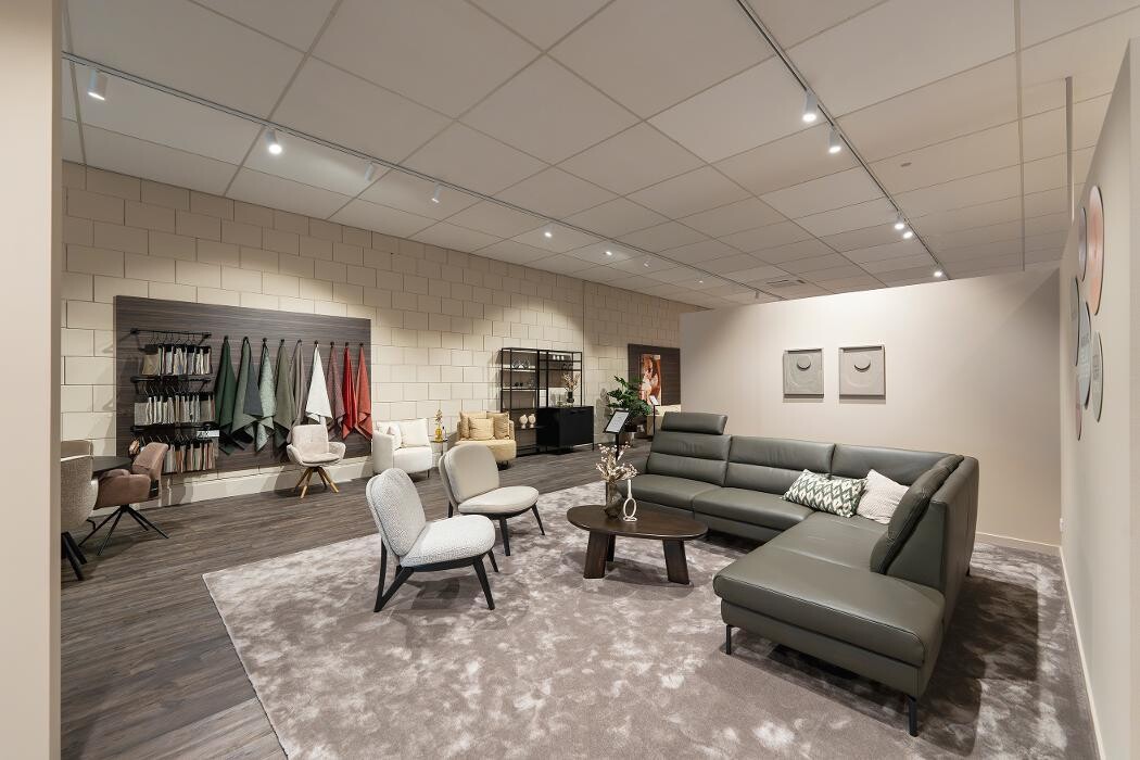 Foto's Meubelwinkel Prominent Waalwijk | Relaxstoelen | Sta-op stoelen | Banken