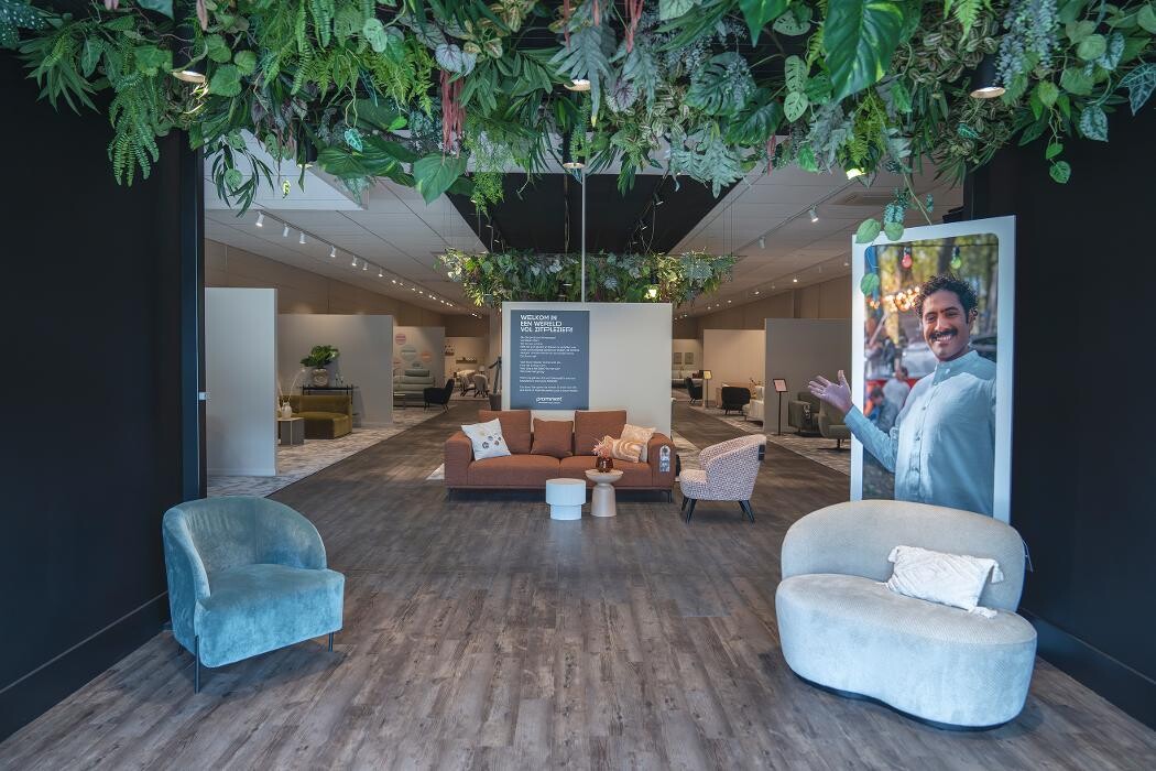 Foto's Meubelwinkel Prominent Waalwijk | Relaxstoelen | Sta-op stoelen | Banken
