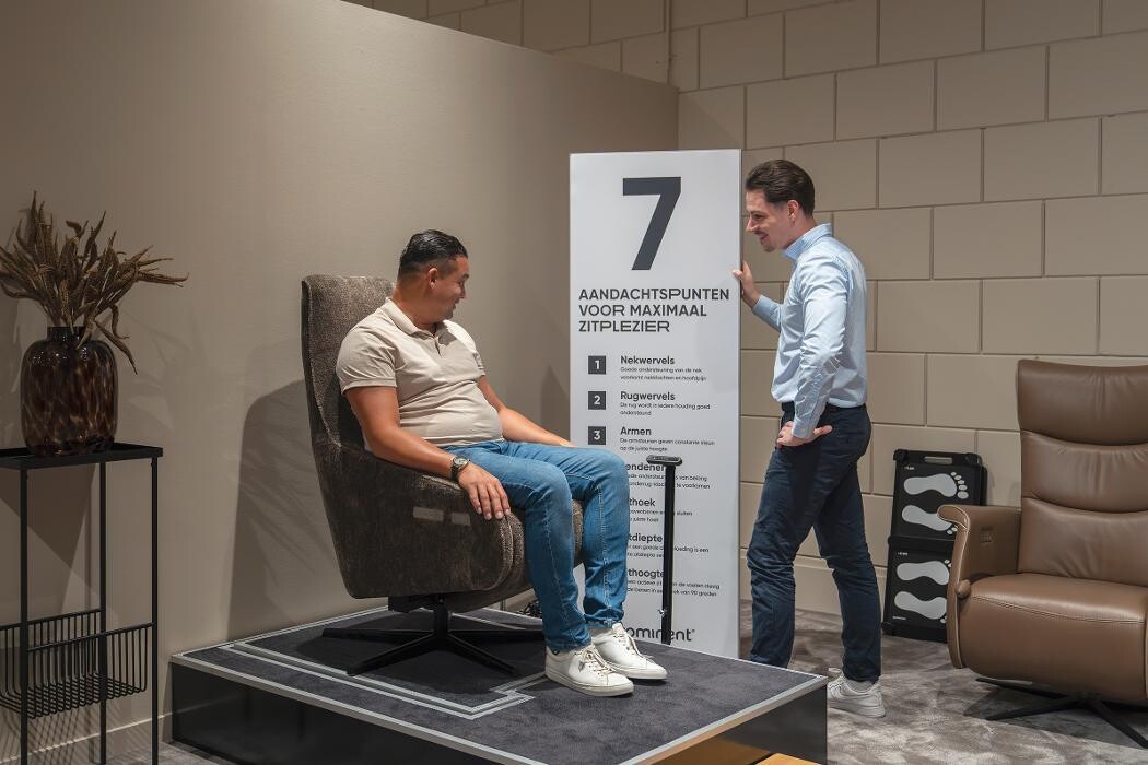 Foto's Meubelwinkel Prominent Waalwijk | Relaxstoelen | Sta-op stoelen | Banken