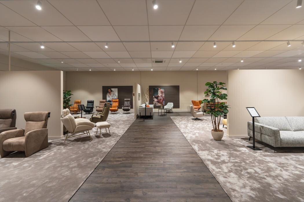 Foto's Meubelwinkel Prominent Waalwijk | Relaxstoelen | Sta-op stoelen | Banken