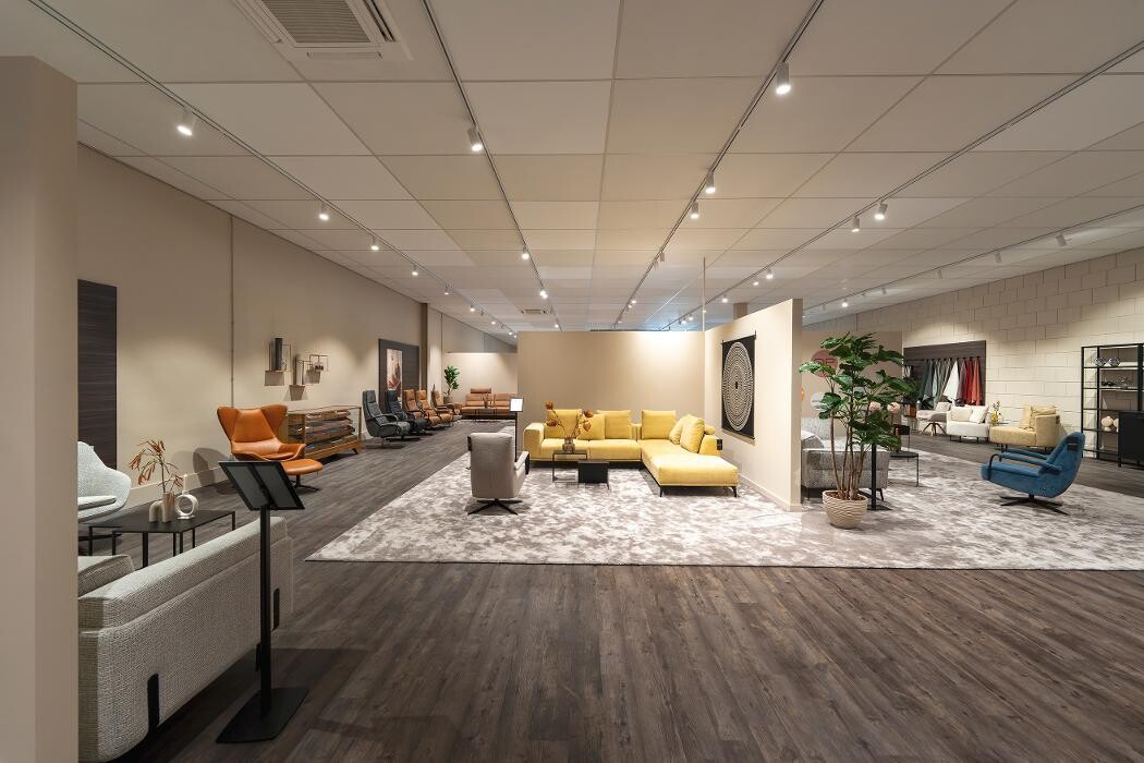 Foto's Meubelwinkel Prominent Waalwijk | Relaxstoelen | Sta-op stoelen | Banken