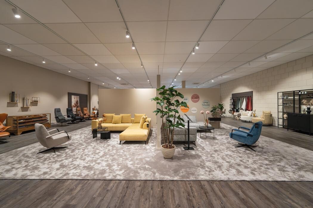 Foto's Meubelwinkel Prominent Waalwijk | Relaxstoelen | Sta-op stoelen | Banken