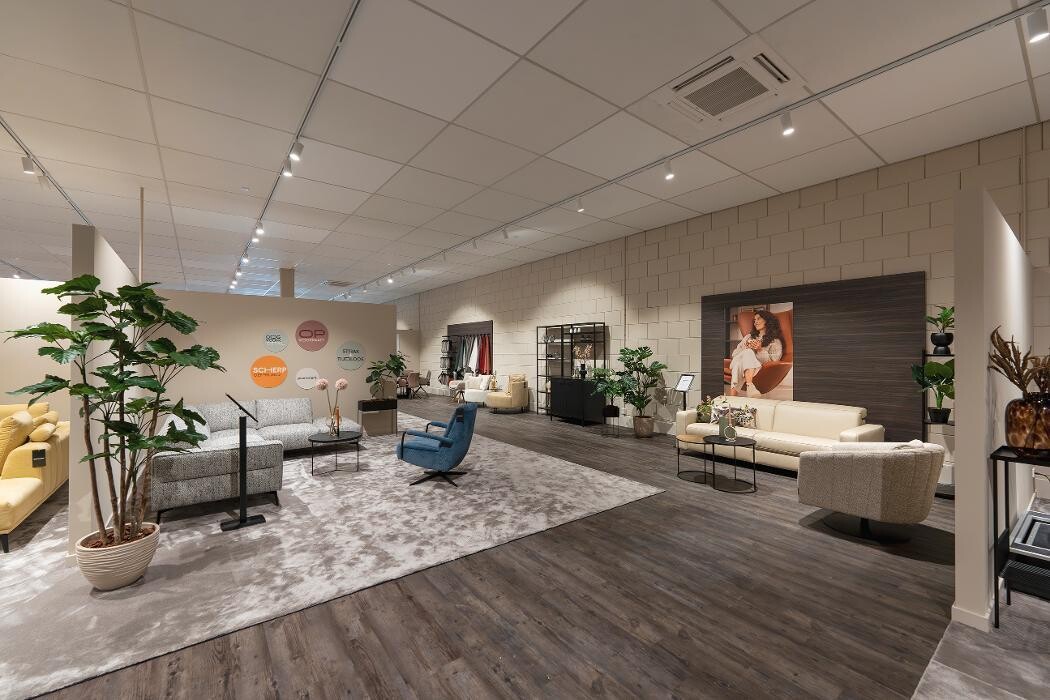 Foto's Meubelwinkel Prominent Waalwijk | Relaxstoelen | Sta-op stoelen | Banken