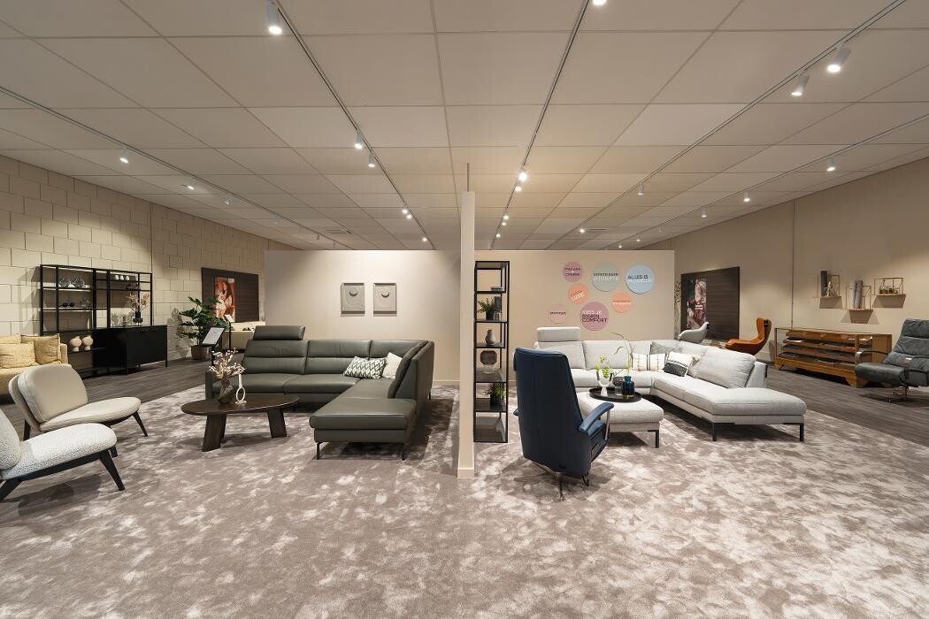 Foto's Meubelwinkel Prominent Waalwijk | Relaxstoelen | Sta-op stoelen | Banken