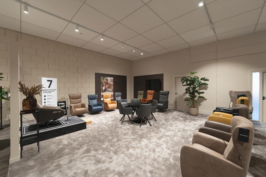 Foto's Meubelwinkel Prominent Waalwijk | Relaxstoelen | Sta-op stoelen | Banken