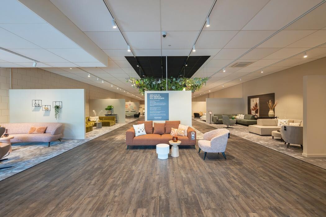 Foto's Meubelwinkel Prominent Waalwijk | Relaxstoelen | Sta-op stoelen | Banken