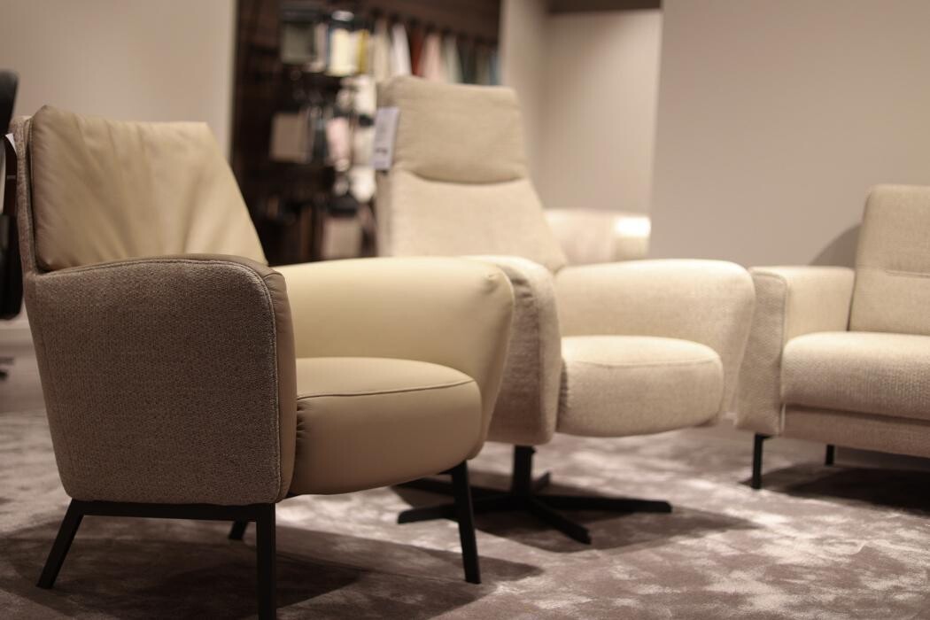 Foto's Meubelwinkel Prominent Zwolle | Relaxstoelen | Sta-op stoelen | Banken