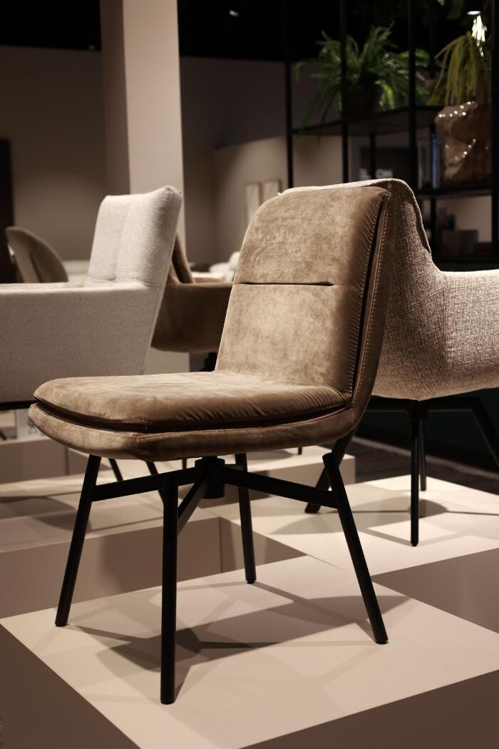 Foto's Meubelwinkel Prominent Zwolle | Relaxstoelen | Sta-op stoelen | Banken