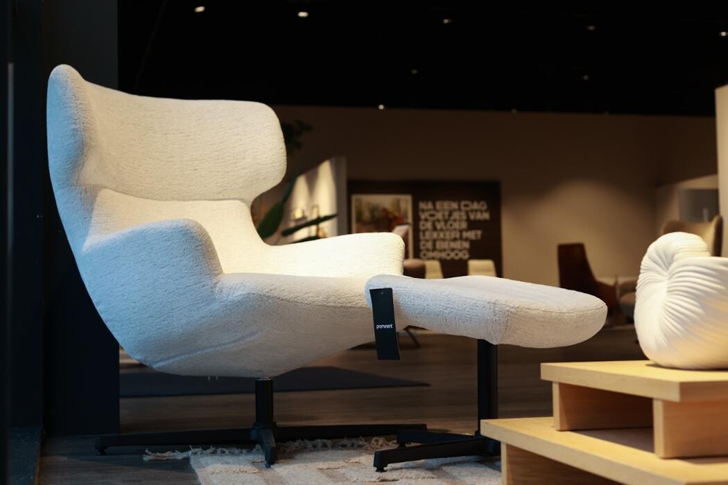 Foto's Meubelwinkel Prominent Zwolle | Relaxstoelen | Sta-op stoelen | Banken