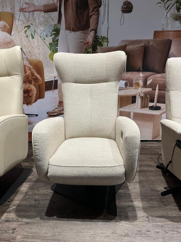 Foto's Meubelwinkel Prominent Spijkenisse | Relaxstoelen | Sta-op stoelen | Banken