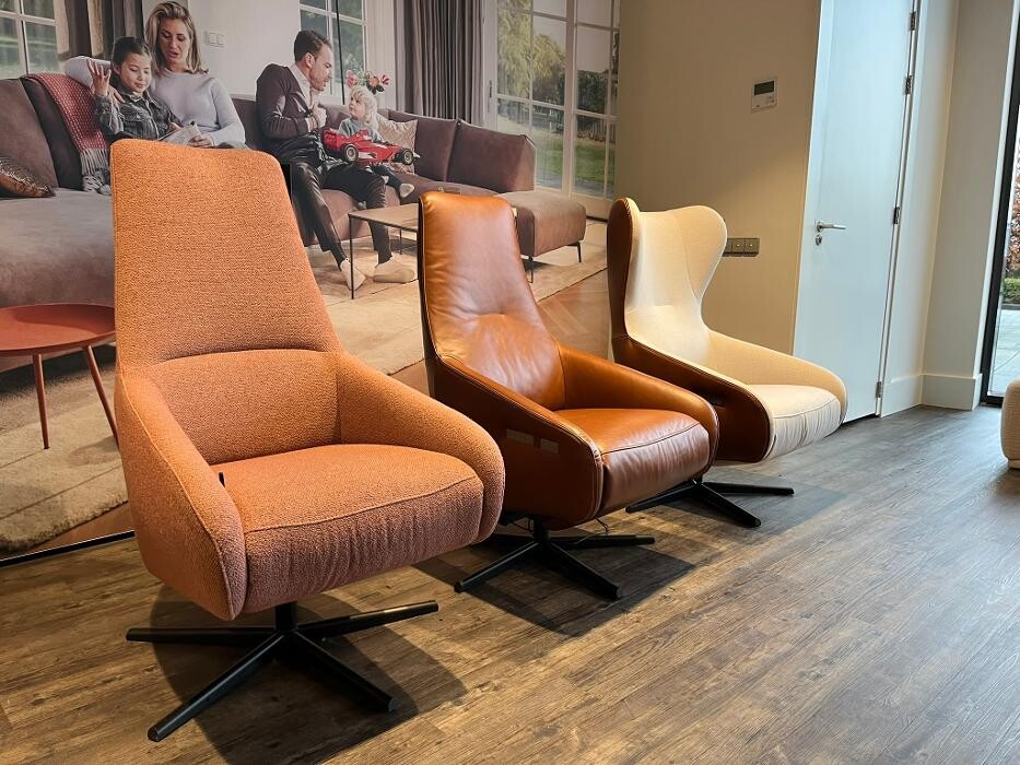 Foto's Meubelwinkel Prominent Spijkenisse | Relaxstoelen | Sta-op stoelen | Banken