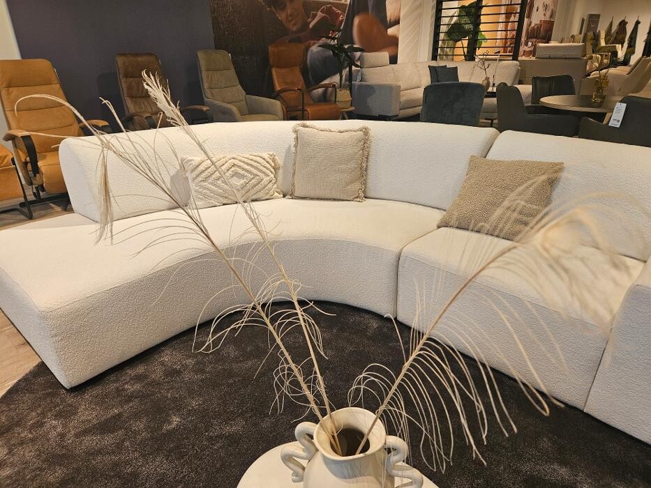 Foto's Prominent Den Haag - 1e verdieping Megastore | Sta-op stoelen | Banken | Fauteuils