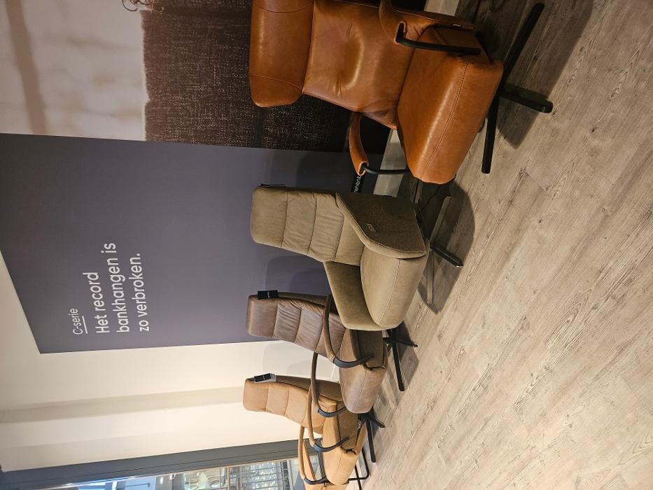 Foto's Prominent Den Haag - 1e verdieping Megastore | Sta-op stoelen | Banken | Fauteuils