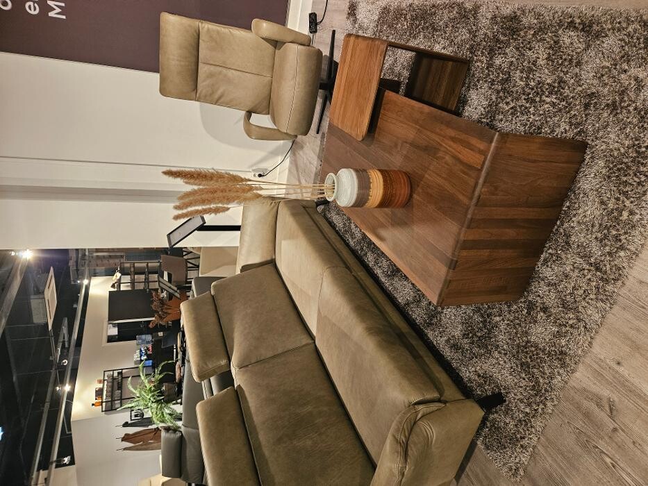 Foto's Prominent Den Haag - 1e verdieping Megastore | Sta-op stoelen | Banken | Fauteuils