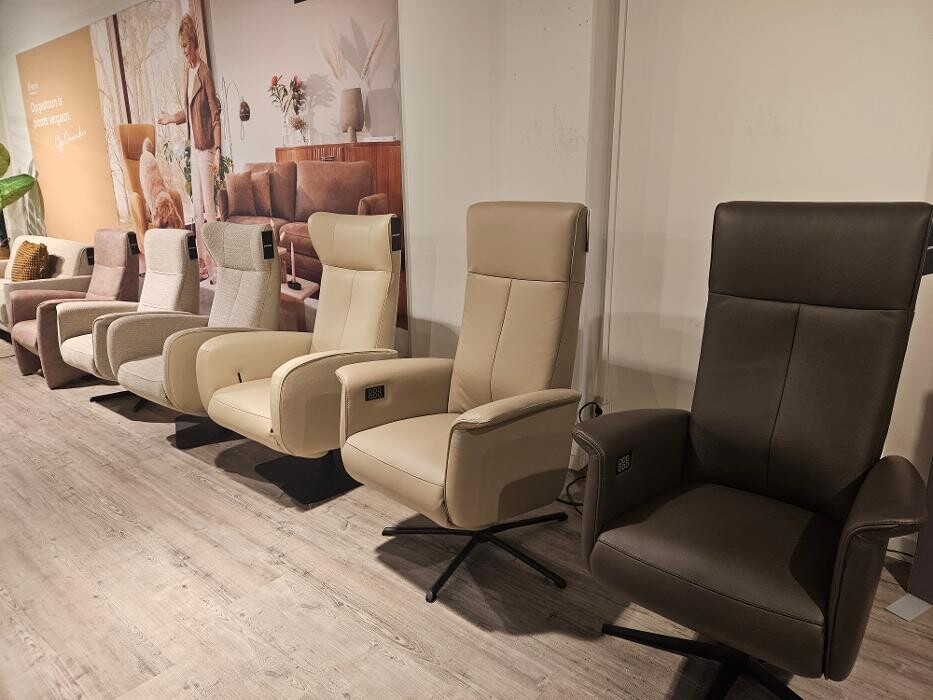 Foto's Prominent Den Haag - 1e verdieping Megastore | Sta-op stoelen | Banken | Fauteuils