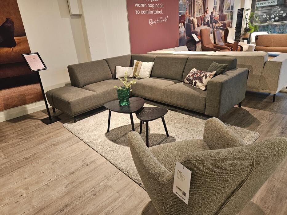 Foto's Prominent Den Haag - 1e verdieping Megastore | Sta-op stoelen | Banken | Fauteuils