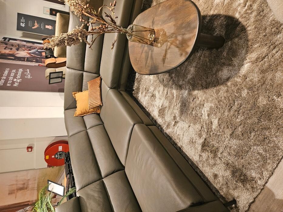 Foto's Prominent Den Haag - 1e verdieping Megastore | Sta-op stoelen | Banken | Fauteuils