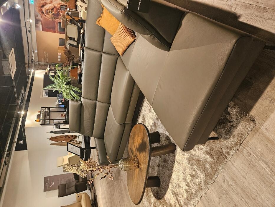 Foto's Prominent Den Haag - 1e verdieping Megastore | Sta-op stoelen | Banken | Fauteuils