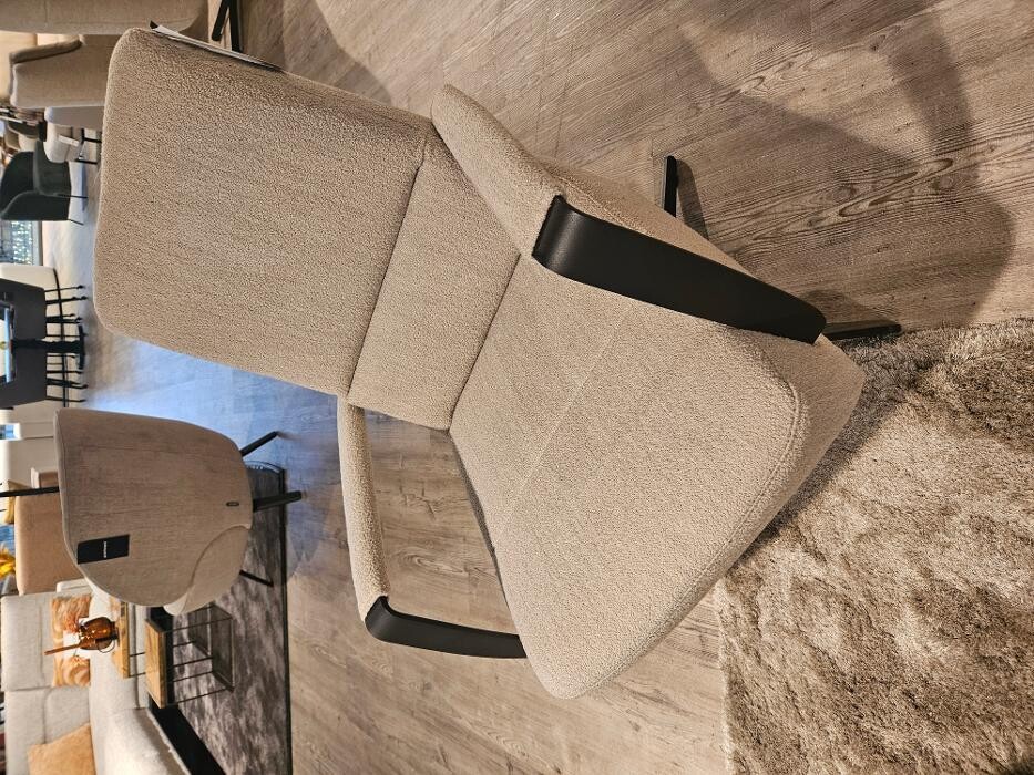 Foto's Prominent Den Haag - 1e verdieping Megastore | Sta-op stoelen | Banken | Fauteuils