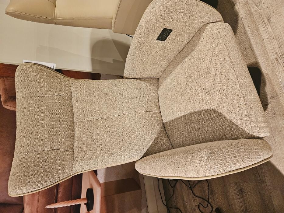 Foto's Prominent Den Haag - 1e verdieping Megastore | Sta-op stoelen | Banken | Fauteuils