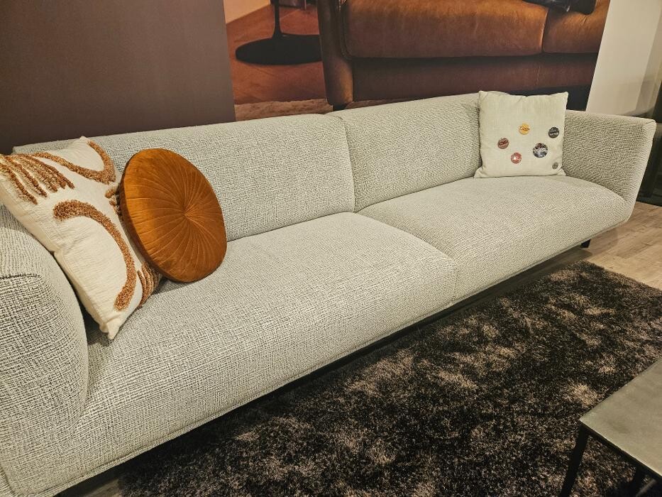 Foto's Prominent Den Haag - 1e verdieping Megastore | Sta-op stoelen | Banken | Fauteuils