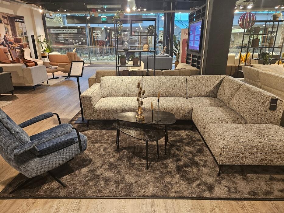 Foto's Prominent Den Haag - 1e verdieping Megastore | Sta-op stoelen | Banken | Fauteuils